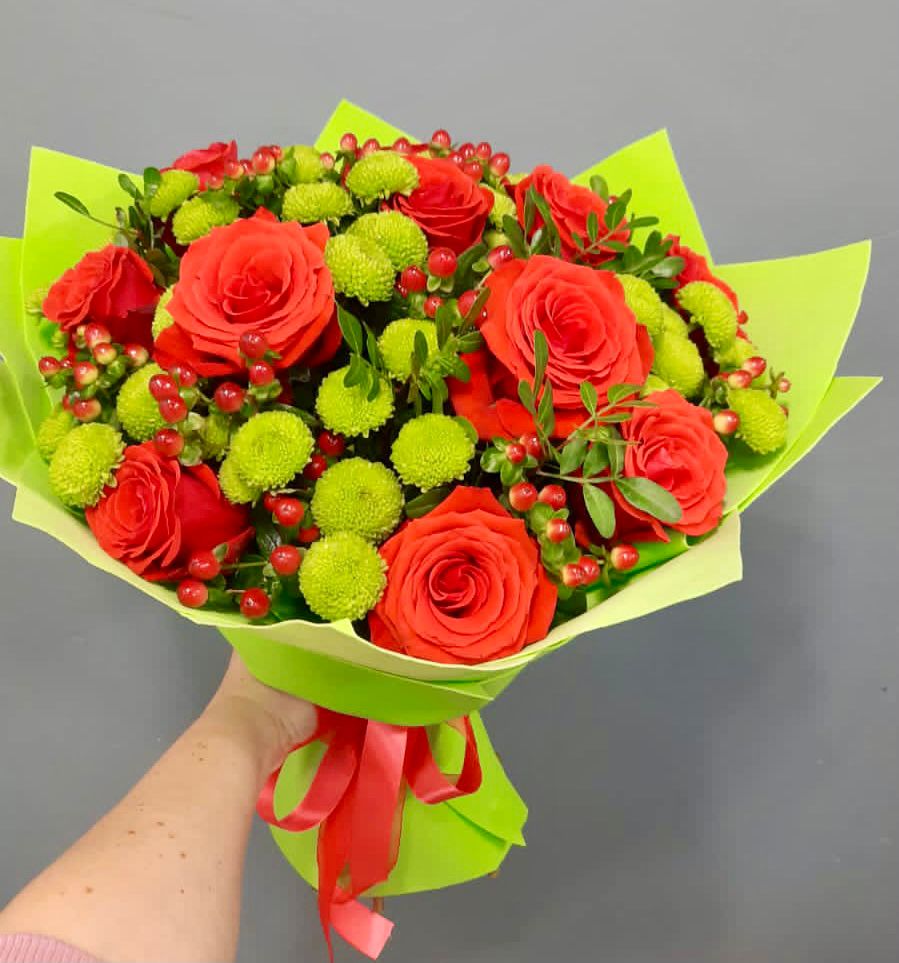 Букет цветов из: Хризантемы и Розы в Михайловской Слободе