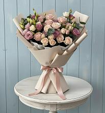 Букет цветов из:  Розы и Лизиантусы в Михайловской Слободе