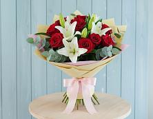 Букет цветов из:  Лилии и Розы в Михайловской Слободе