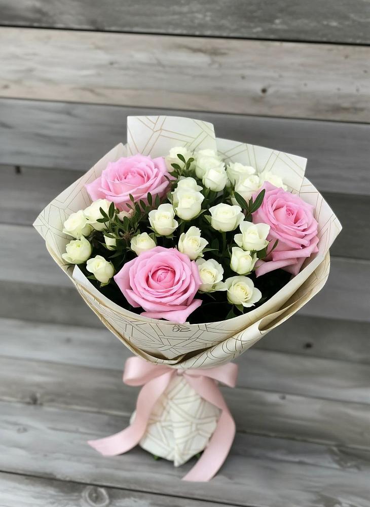 Букет цветов из: Розы в Михайловской Слободе