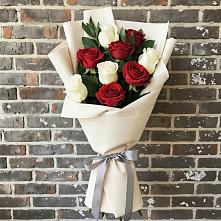 Букет цветов из:  Розы в Михайловской Слободе
