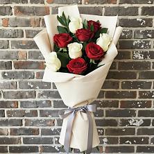 Букет цветов из:  Розы в Михайловской Слободе