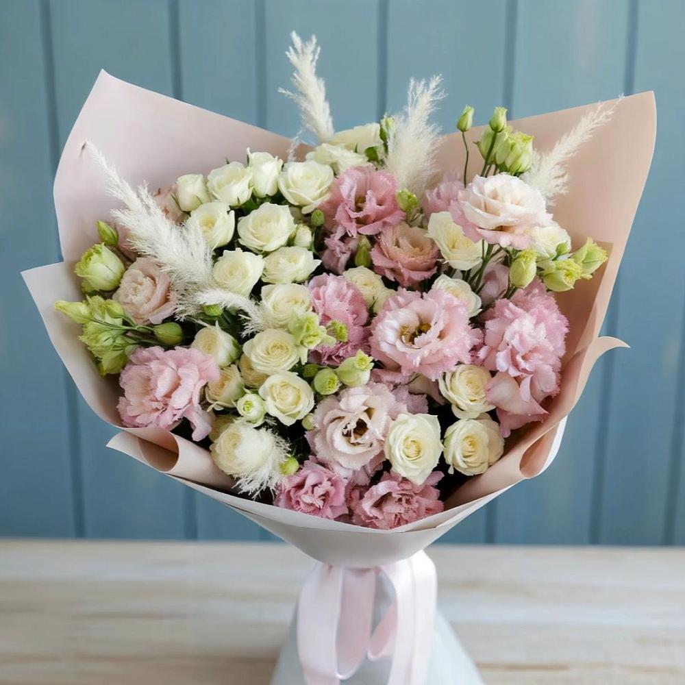 Букет цветов из: Альстромерии и Розы в Михайловской Слободе