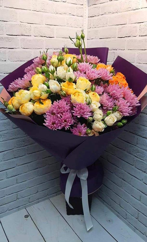 Букет цветов из: Хризантемы и Розы в Михайловской Слободе