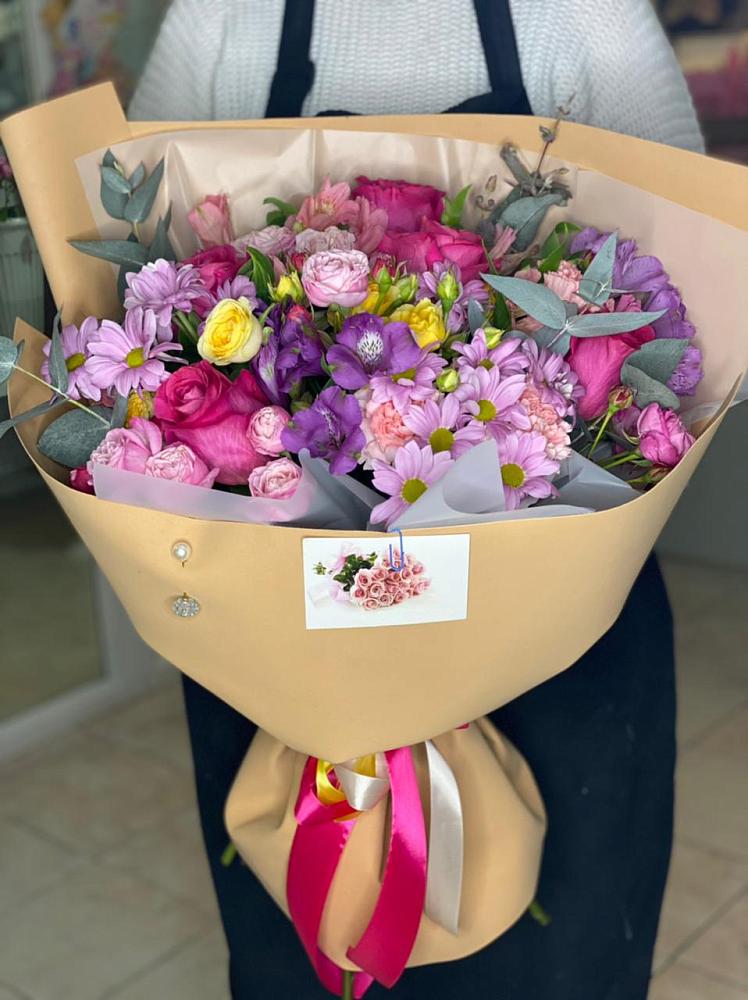 Букет цветов из: Хризантемы, Гвоздики и Альстромерии в Михайловской Слободе