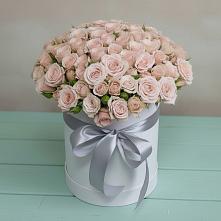 Цветочная композиция из Розы в шляпной коробке в Михайловской Слободе