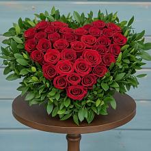 Цветочная композиция из Розы в виде сердца в Михайловской Слободе