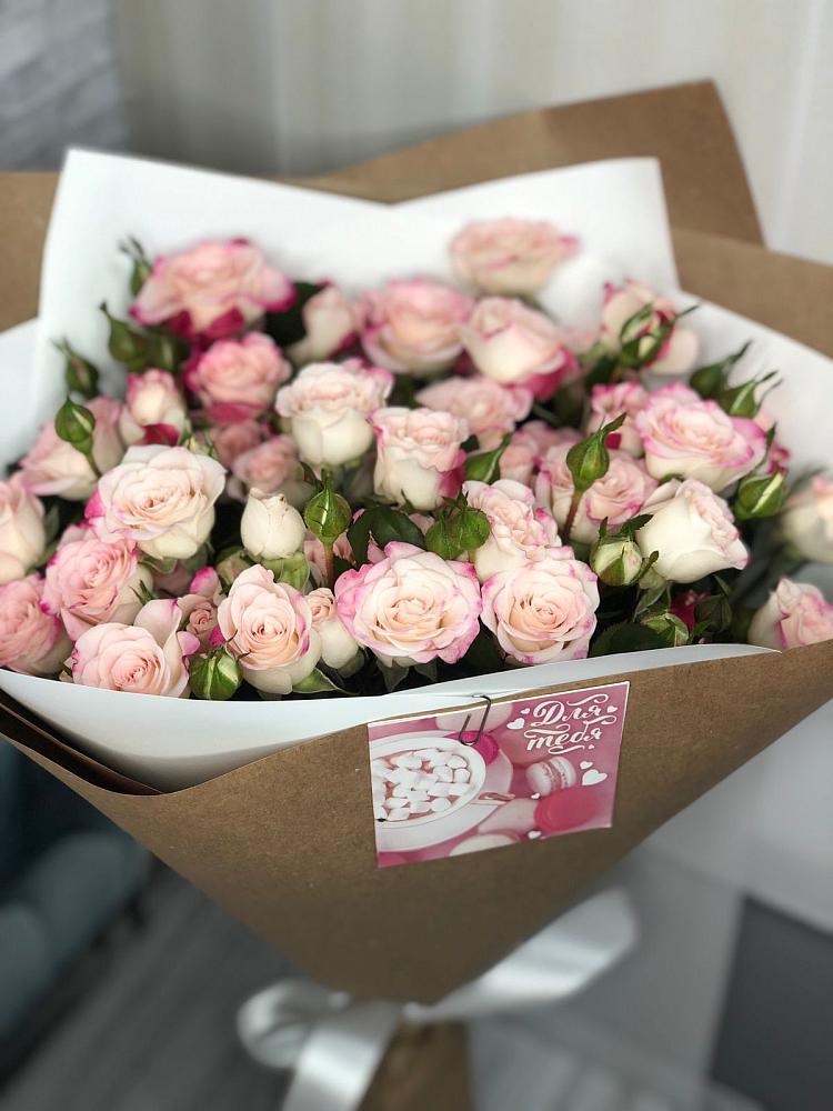 Букет цветов из: Розы в Михайловской Слободе