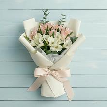 Букет цветов из:  Альстромерии в Михайловской Слободе
