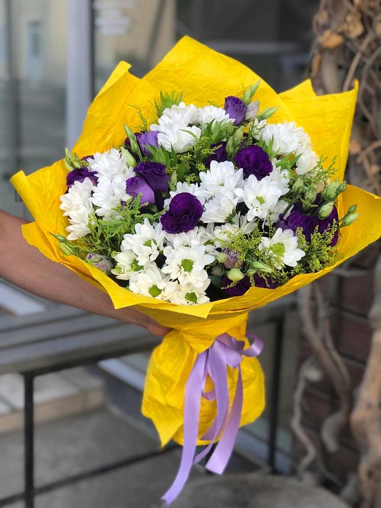 Букет цветов из: Ирисы, Хризантемы и Ромашки в Михайловской Слободе