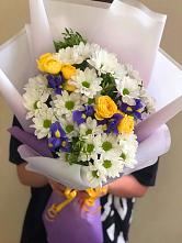 Букет цветов из:  Ирисы, Хризантемы и Розы #REPLACE_PRED# Михайловской Слободе