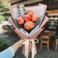 Букет цветов из:  Розы в Михайловской Слободе