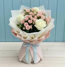 Букет цветов из:  Розы в Михайловской Слободе
