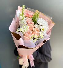 Букет цветов из:  Хризантемы и Розы в Михайловской Слободе