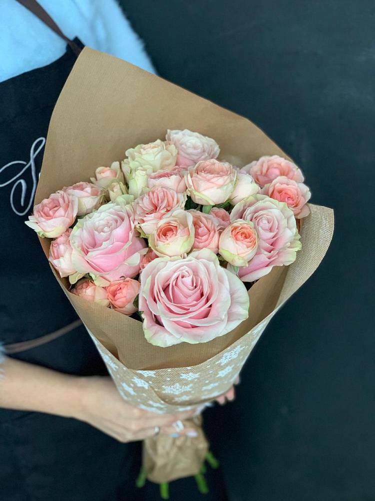 Букет цветов из: Хризантемы и Розы в Михайловской Слободе