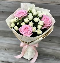 Букет цветов из:  Розы в Михайловской Слободе