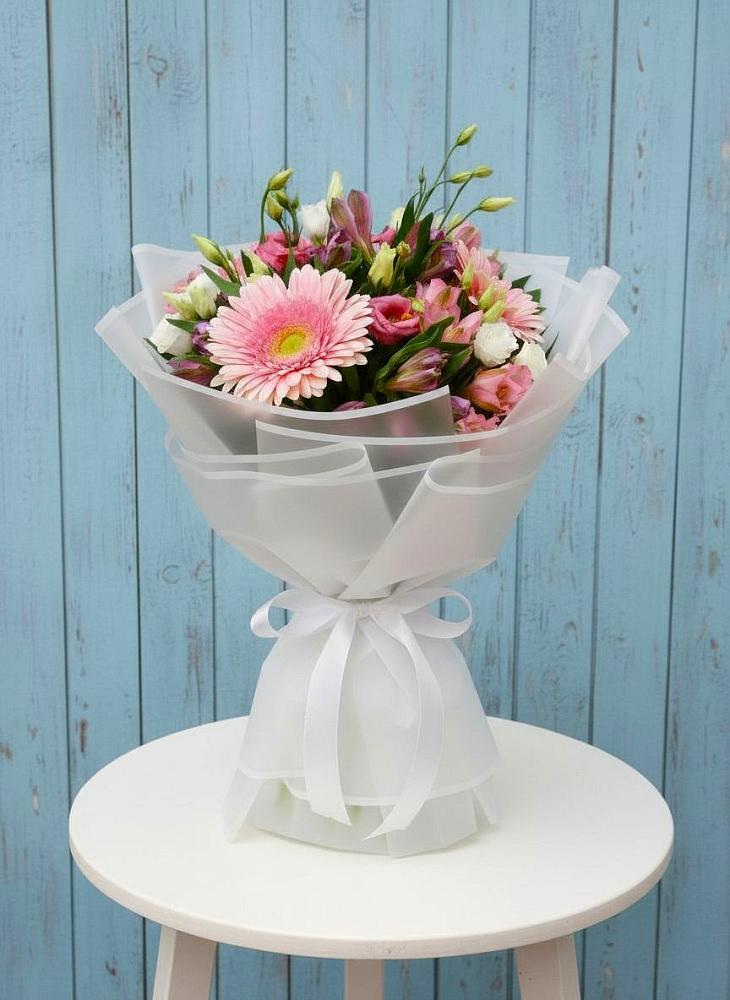 Букет цветов из: Герберы, Альстромерии и Лизиантусы в Михайловской Слободе