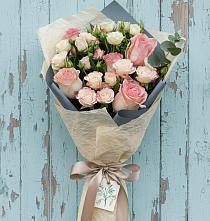 Букет цветов из:  Розы в Михайловской Слободе