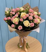 Букет цветов из:  Розы в Михайловской Слободе