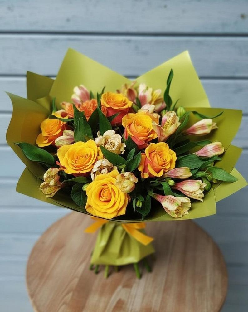 Букет цветов из: Альстромерии и Розы в Михайловской Слободе