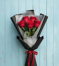 Букет цветов из:  Розы в Михайловской Слободе