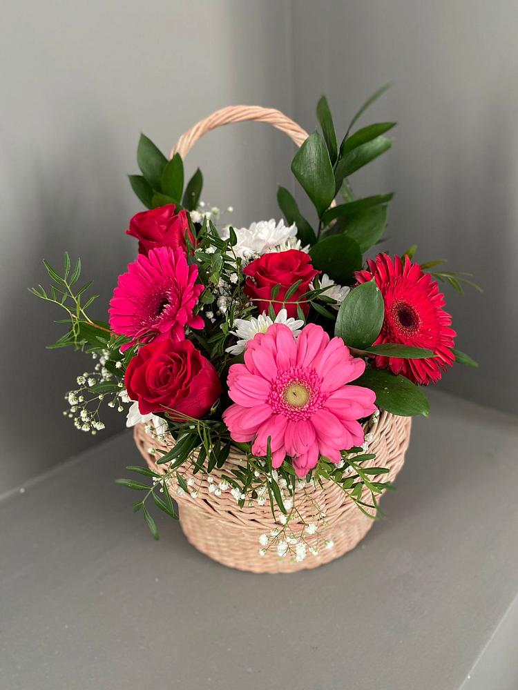 Цветочная композиция из Розы, Хризантемы и Герберы в корзине в Михайловской Слободе