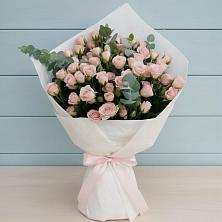 Букет цветов из:  Розы в Михайловской Слободе