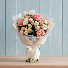 Букет цветов из:  Розы в Михайловской Слободе