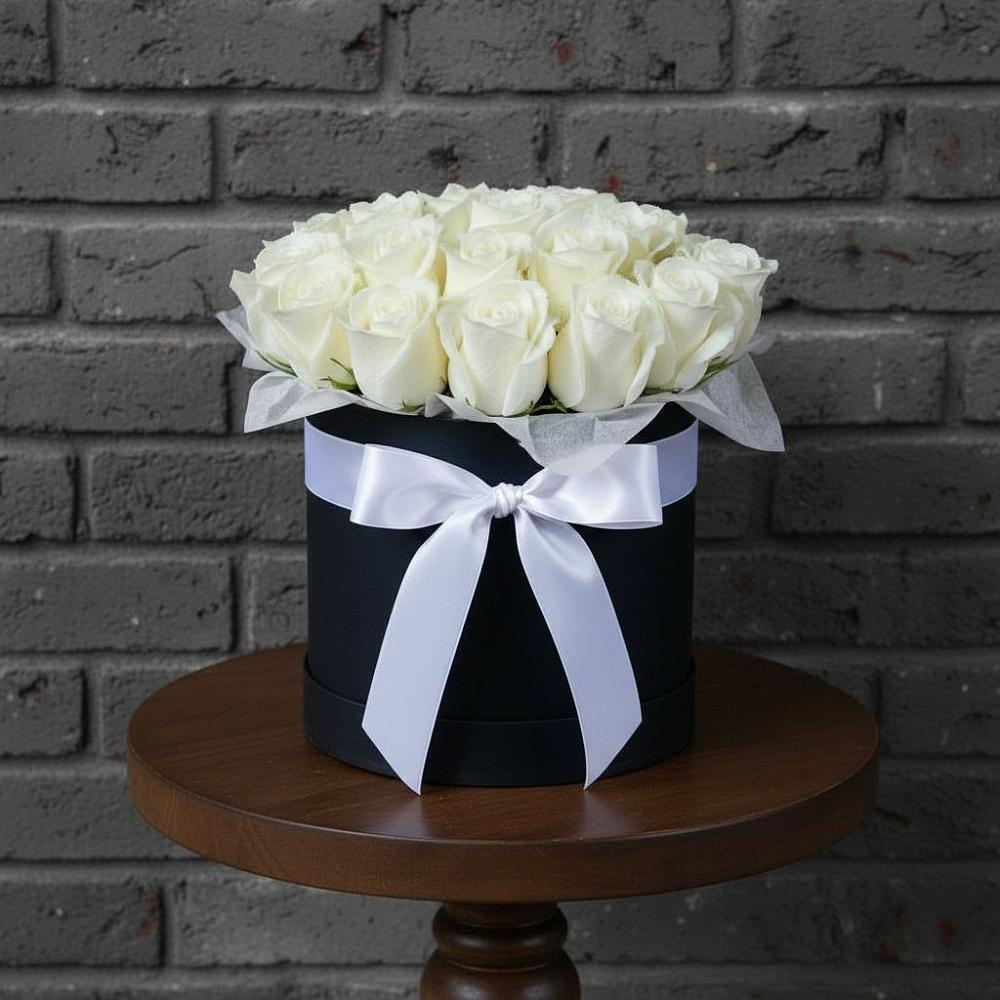 Цветочная композиция из Розы в шляпной коробке в Михайловской Слободе