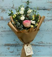Букет цветов из:  Розы и Лизиантусы в Михайловской Слободе