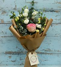 Букет цветов из:  Розы и Лизиантусы в Михайловской Слободе
