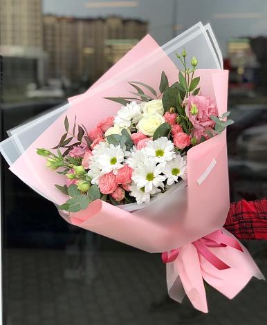 Букет цветов из: Розы, Лизиантусы и Хризантемы в Михайловской Слободе