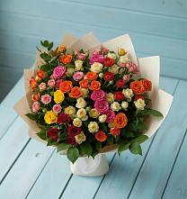 Букет Микс из разноцветных кустовых роз в Михайловской Слободе