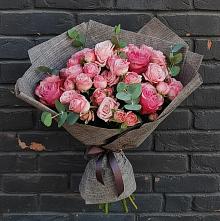 Букет цветов из:  Розы в Михайловской Слободе
