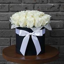 Цветочная композиция из Розы в шляпной коробке в Михайловской Слободе